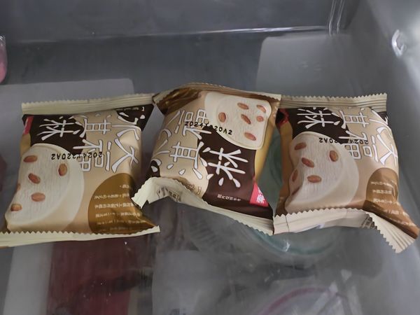 内外口感反差明显的索菲亚炼乳葡萄干大福雪糕