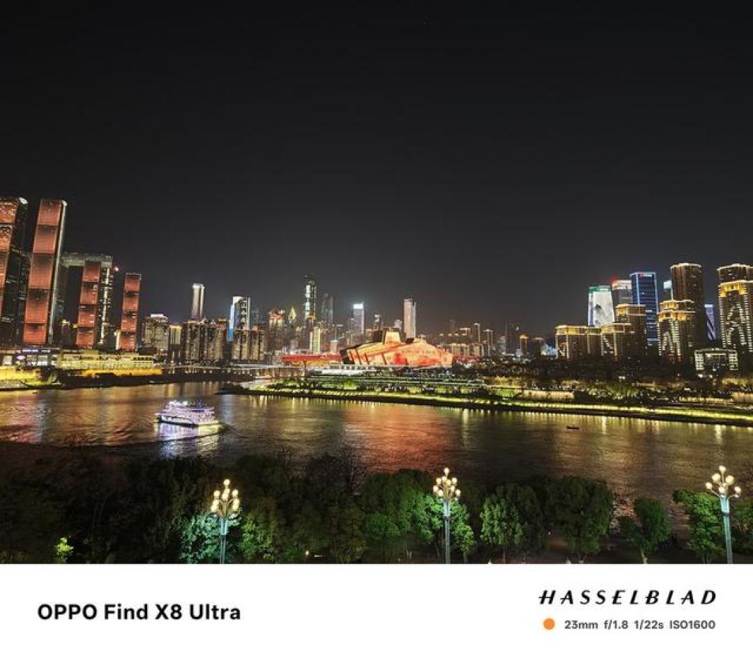 OPPO Find X8 Ultra卫星通信版发布:直屏双潜望重塑夜拍天花板,6499元起能否定义影像新标杆?