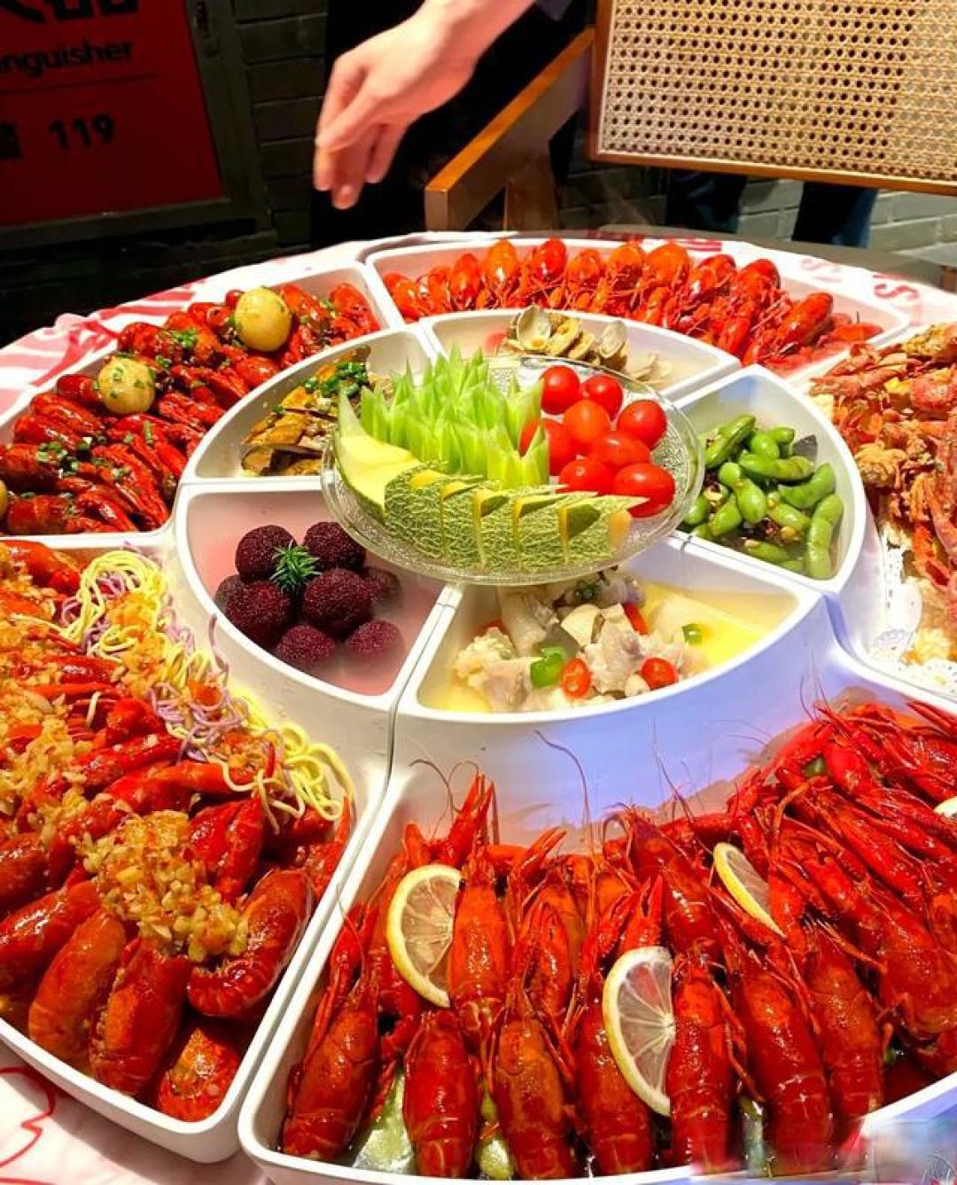 《全国小龙虾口味江湖争霸:十三香VS冰镇酒香,谁是你的夏夜C位?》