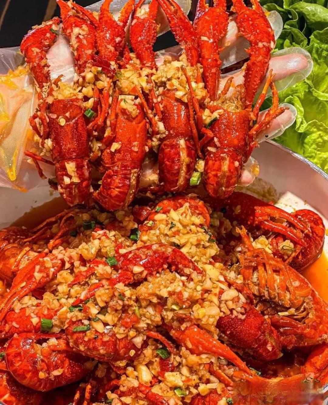 《全国小龙虾口味江湖争霸:十三香VS冰镇酒香,谁是你的夏夜C位?》