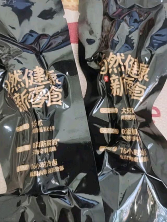良品铺子虎皮凤爪卤香味：满足味蕾的深夜诱惑