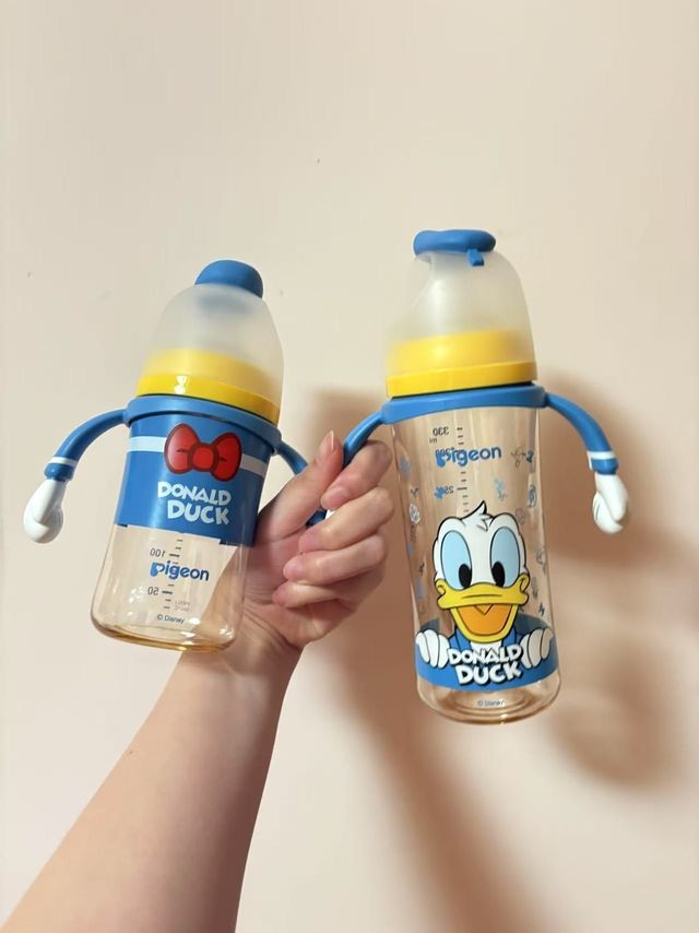 看到这个可爱的唐老鸭奶瓶，宝宝奶都喝的多些了