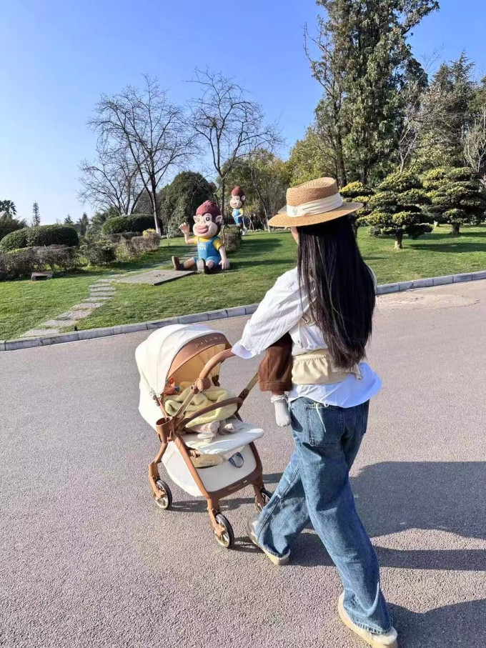 德拉玛婴儿推车