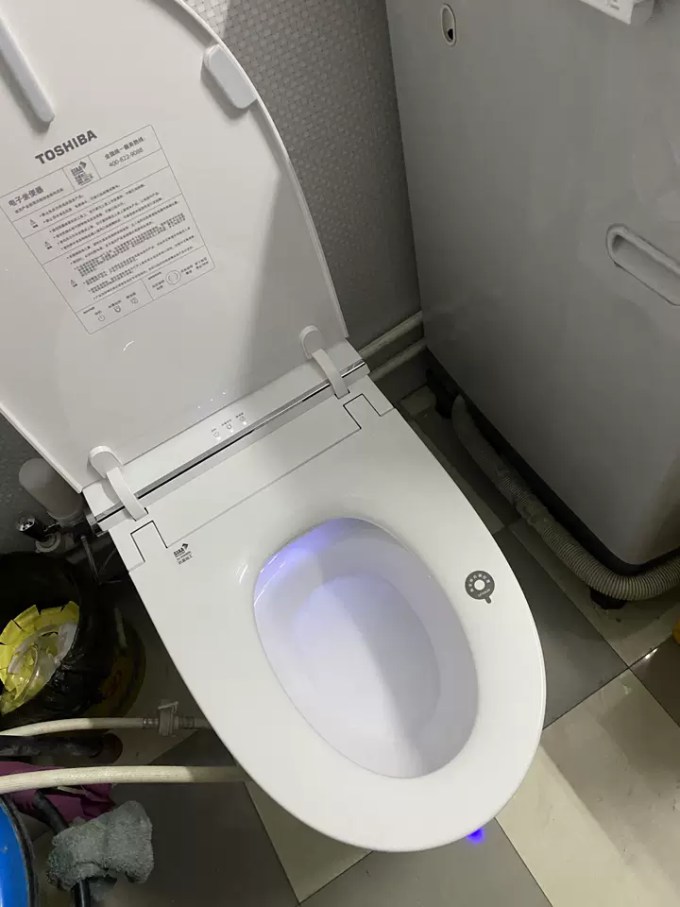 东芝智能马桶