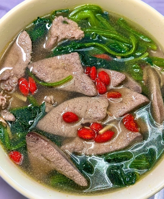 菠菜猪肝汤：鲜爽可口的养生宝藏汤品