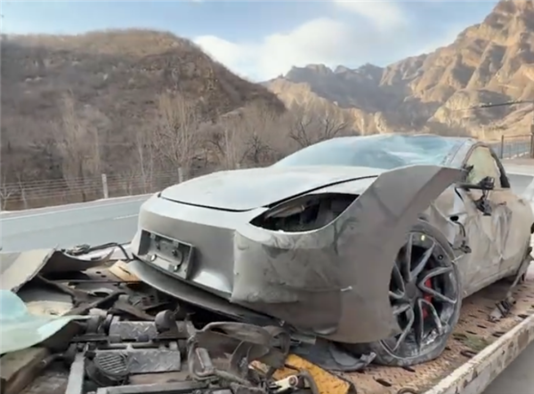 Model 3提车11天车祸报废 车主感谢特斯拉救他一命:又提一辆特斯拉