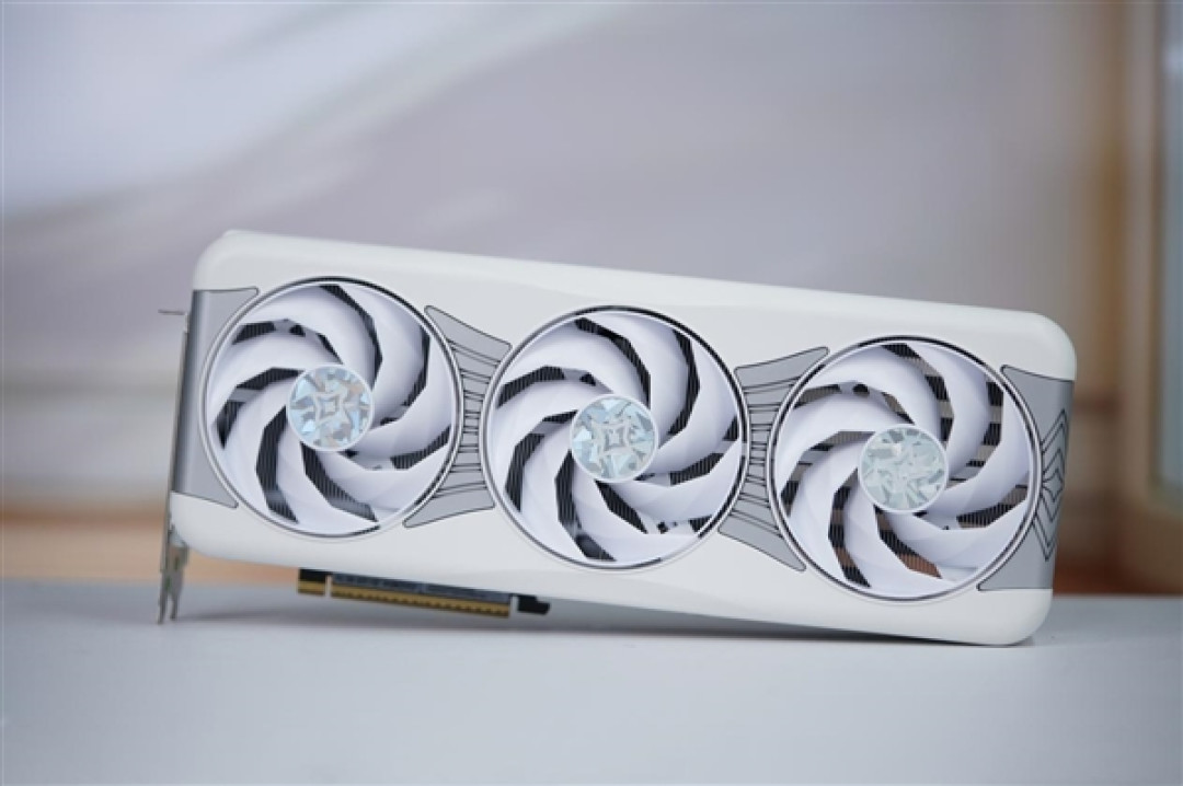一体式磁吸上盖!影驰RTX 5090D星曜LUNA OC图赏