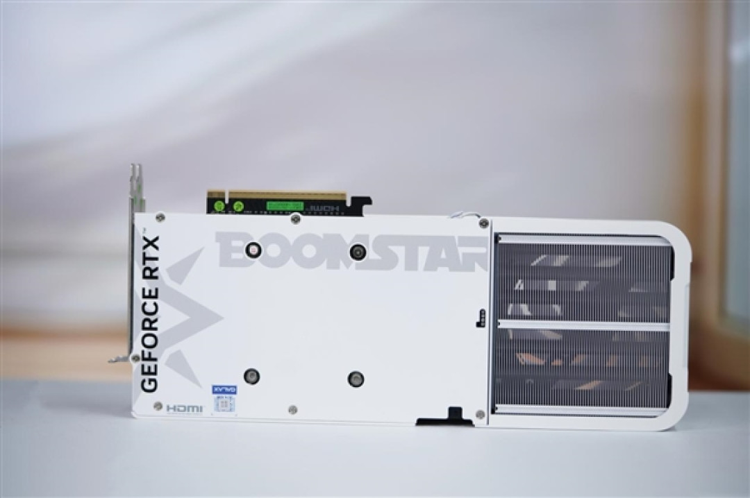 一体式磁吸上盖!影驰RTX 5090D星曜LUNA OC图赏