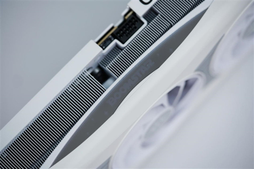 一体式磁吸上盖!影驰RTX 5090D星曜LUNA OC图赏