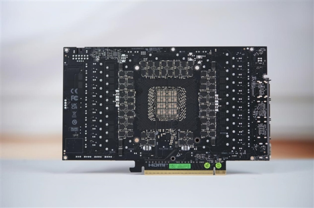 一体式磁吸上盖!影驰RTX 5090D星曜LUNA OC图赏