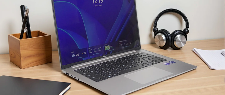 我的 2025 办公 “神搭子”：荣耀 MagicBook Pro14