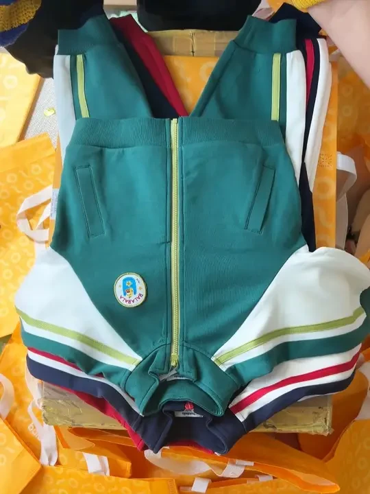 哇~大降价！巴拉巴拉套装上新拉！活动直播中~妈妈们快来~ #高品质童装#面料柔软舒适#萌娃穿搭#时尚套装#儿童套装