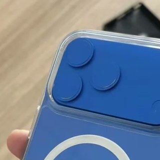 iPhone 17 Pro 外观再曝光，横向大矩阵和浴霸模组，你喜欢哪个？