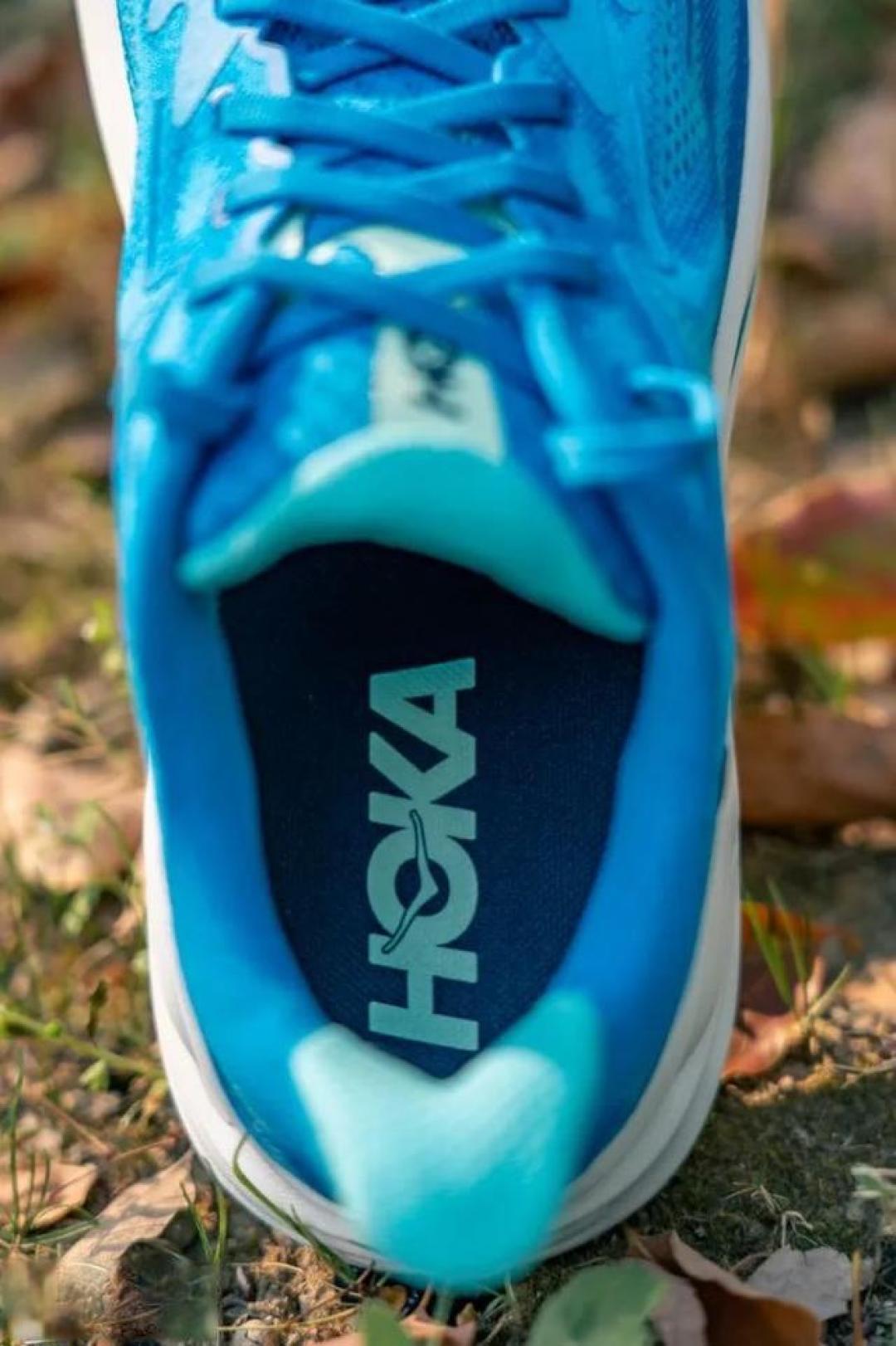 HOKA Clifton 10女子跑鞋首发:厚底缓震+透气黑科技,夏季训练「零负担」
