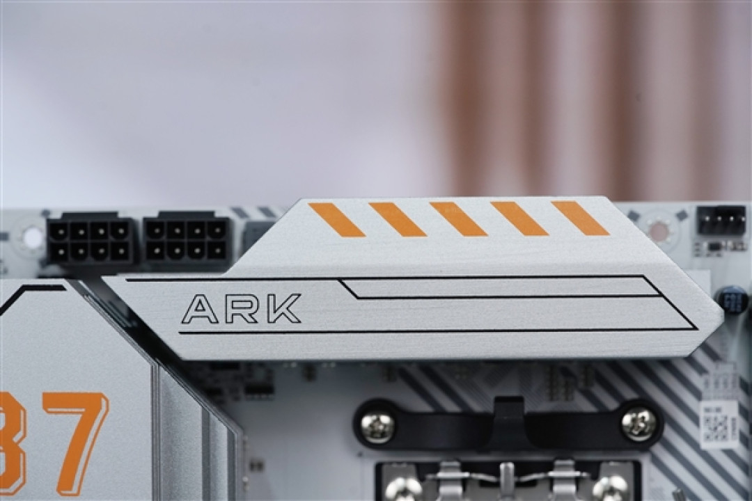 满血释放锐龙性能!七彩虹CVN X870 ARK FROZEN V14方舟图赏