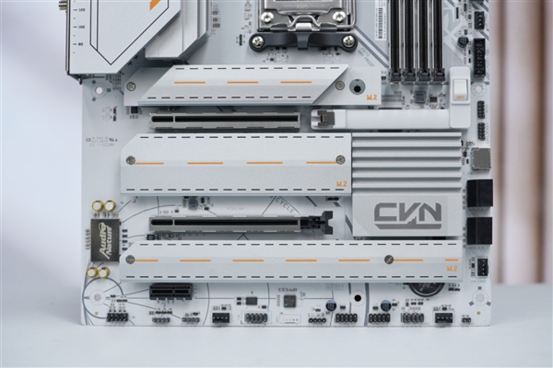 满血释放锐龙性能!七彩虹CVN X870 ARK FROZEN V14方舟图赏