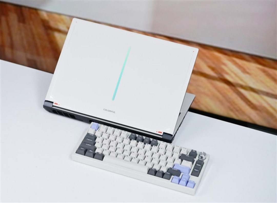 七彩虹首款机械键盘!隐星KB8 PRO图赏