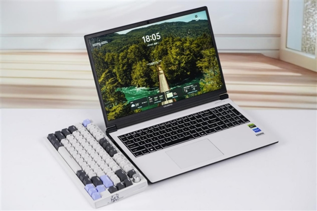 七彩虹首款机械键盘!隐星KB8 PRO图赏