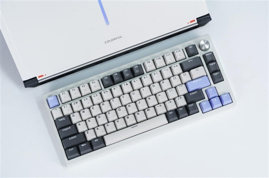 七彩虹首款机械键盘!隐星KB8 PRO图赏