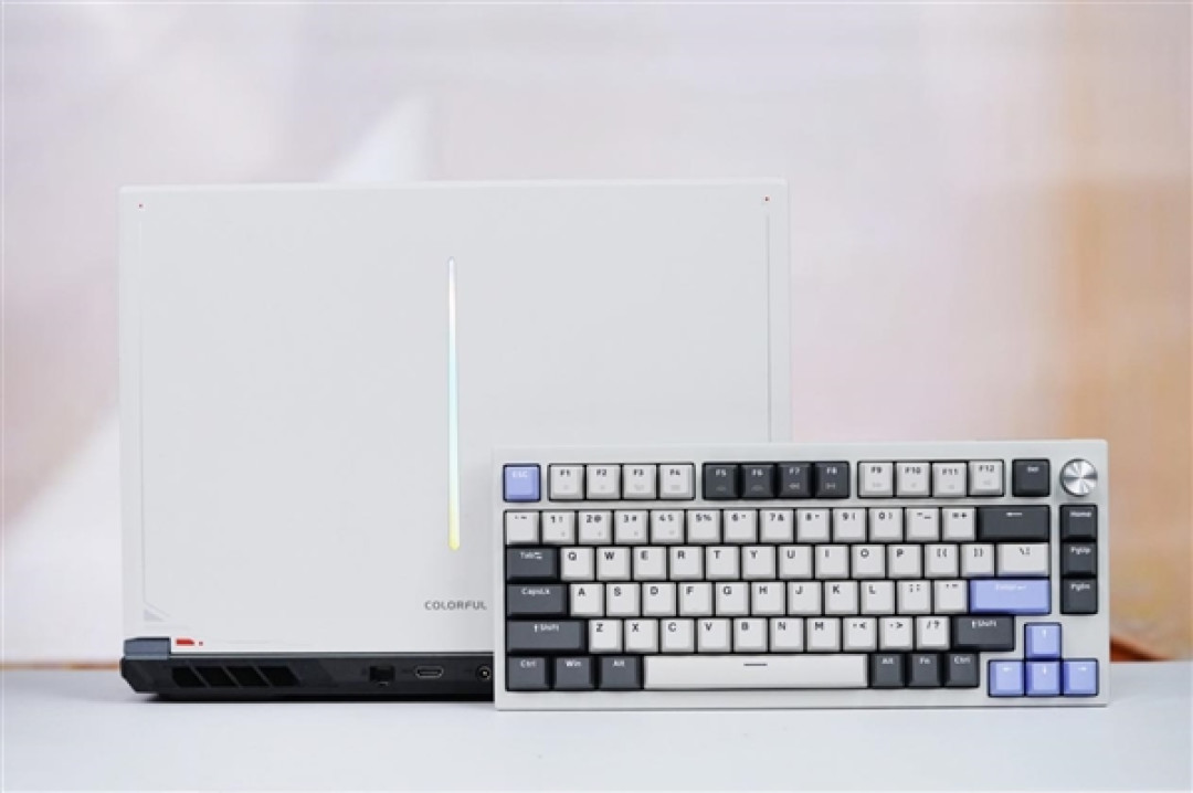 七彩虹首款机械键盘!隐星KB8 PRO图赏