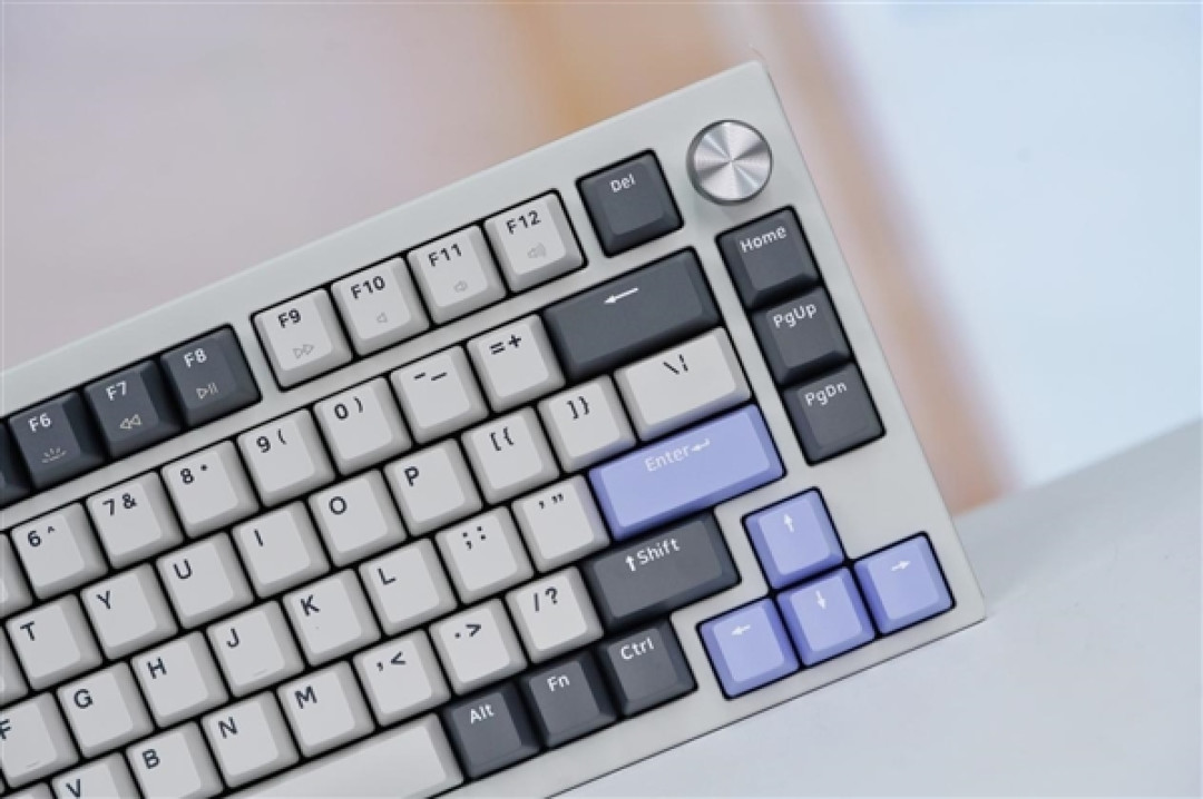 七彩虹首款机械键盘!隐星KB8 PRO图赏