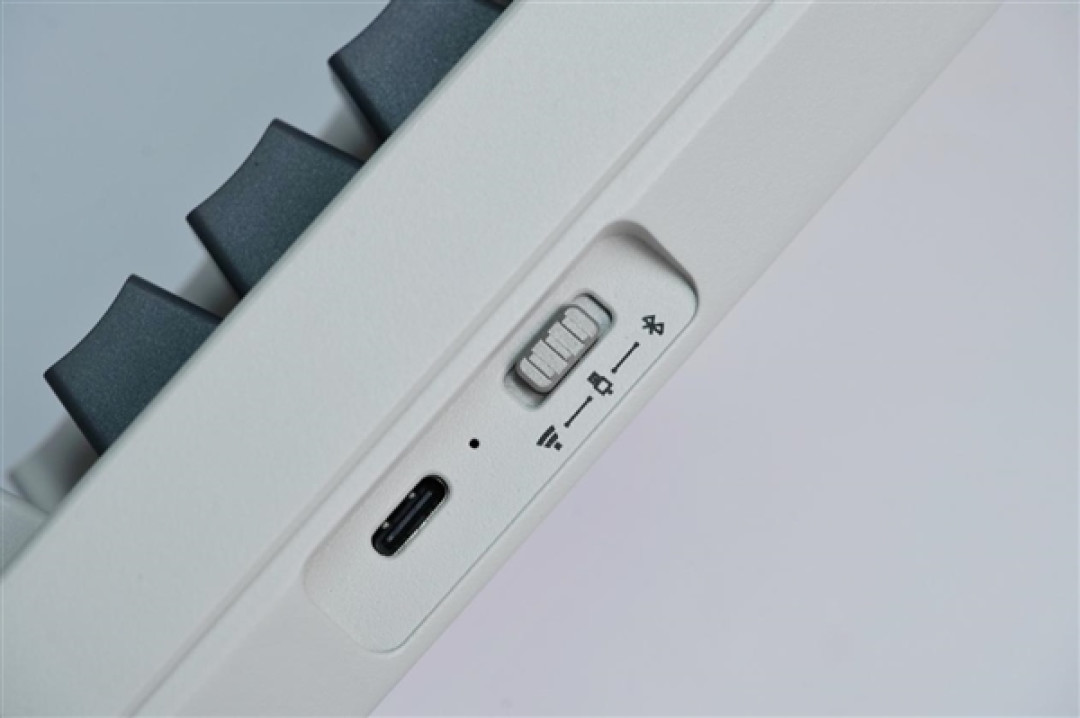 七彩虹首款机械键盘!隐星KB8 PRO图赏