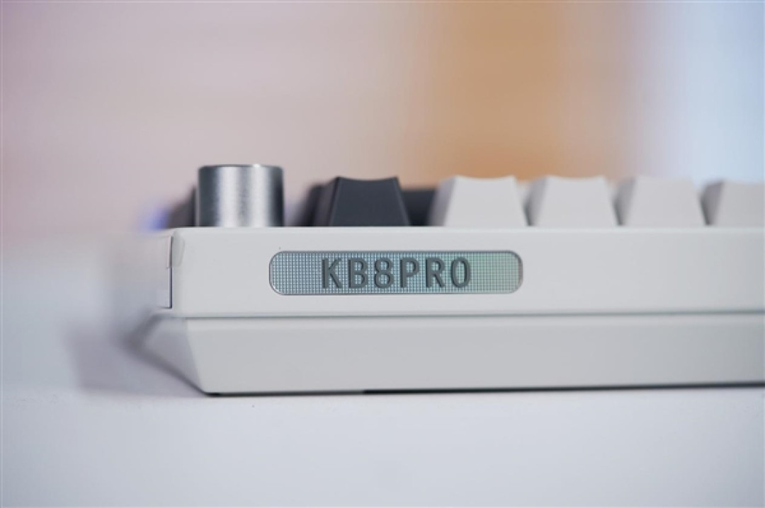 七彩虹首款机械键盘!隐星KB8 PRO图赏