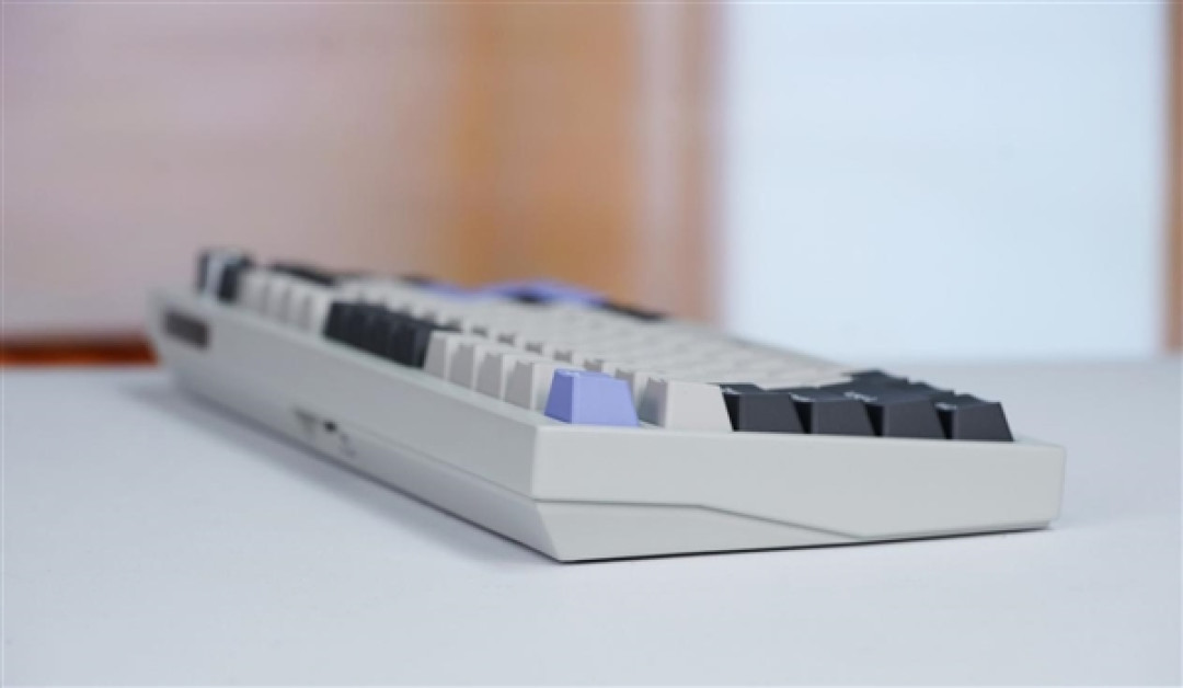 七彩虹首款机械键盘!隐星KB8 PRO图赏