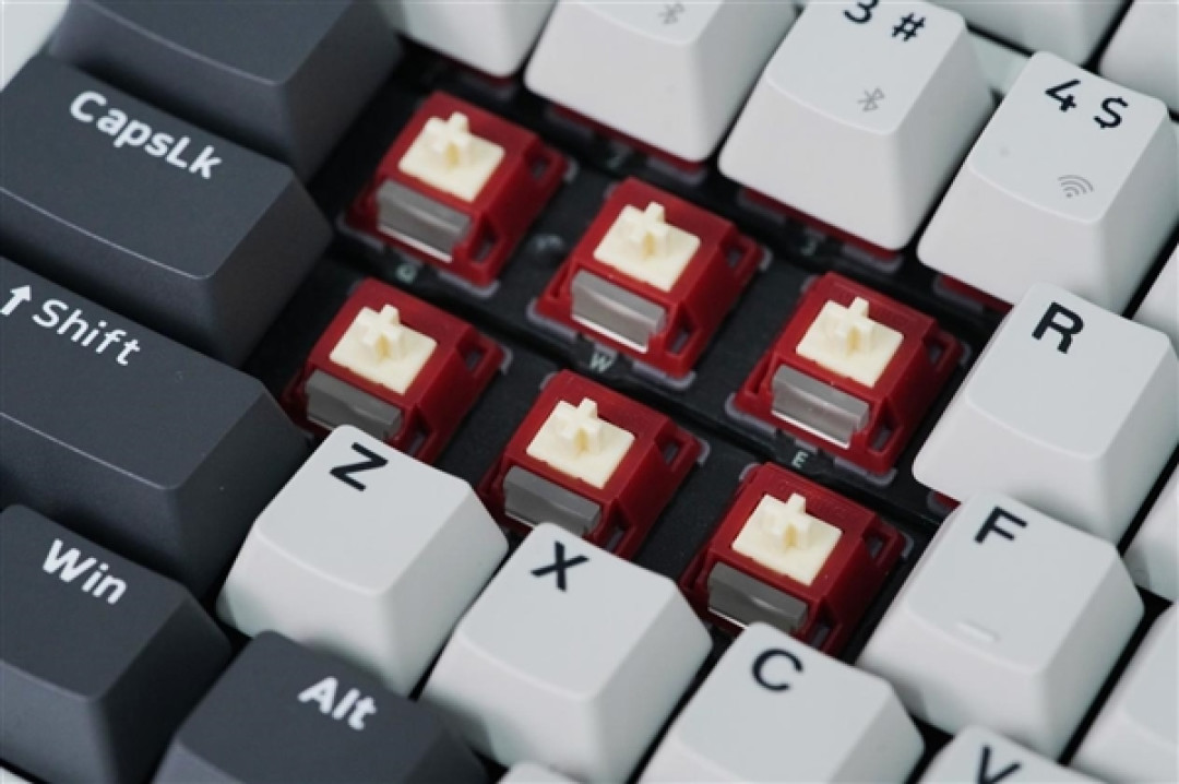 七彩虹首款机械键盘!隐星KB8 PRO图赏
