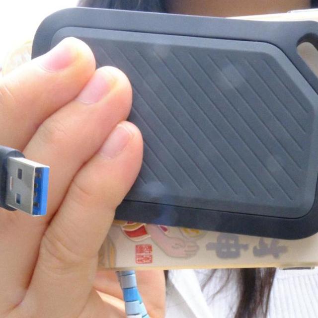 户外拍摄新利器！佰维 PR2000 探险家移动固态硬盘评测：速度惊人