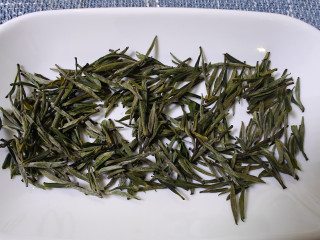 茶农阿中家的茶--明前桐城小花测评