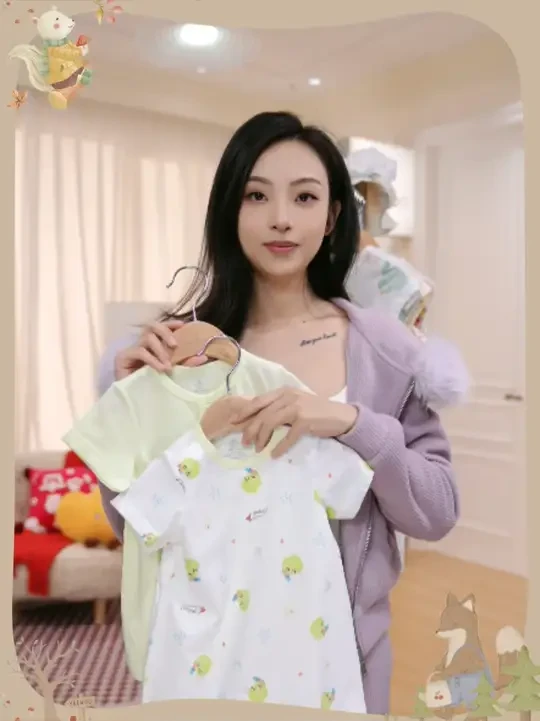 YeeHoO英氏春夏上新季！！！ 新款抗菌纯棉短哈两件装  少量回货！！！ 再次破价！！，款式简约可爱 面料透气 保护宝宝身体温度 宝宝四季必备价格很香 南方回温和北方零下和暖气房都实穿！ 宝宝穿的舒