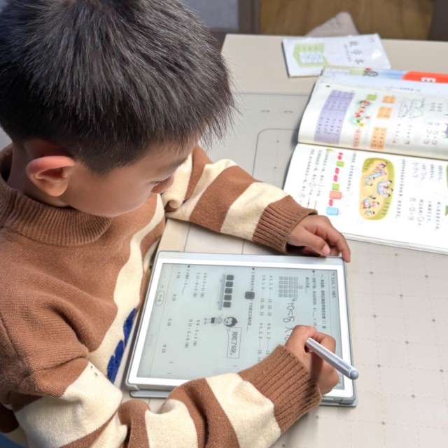 墨水屏和类纸屏学练机到底选哪个？