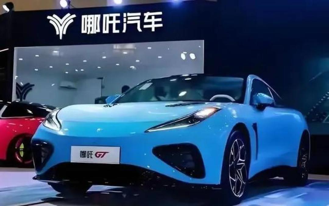 爆款风格标题：5亿造标、巨亏180亿！哪吒汽车天价LOGO引爆行业反思