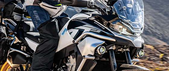 2025款春风800MT探险版摩托车