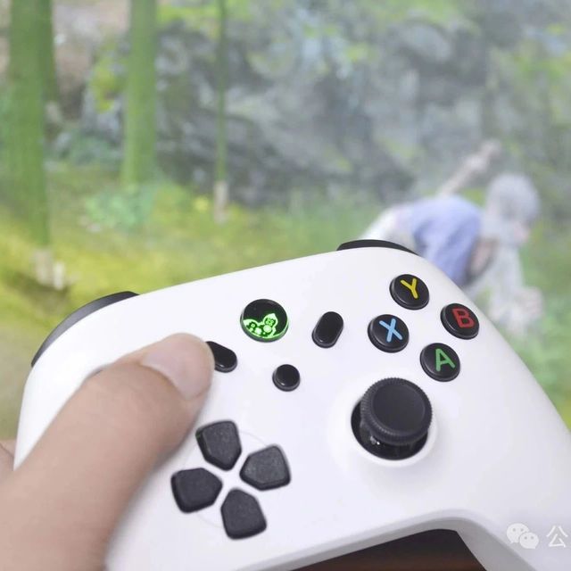 游戏党百元就能入手的双手柄，奕狐精灵V2游戏手柄