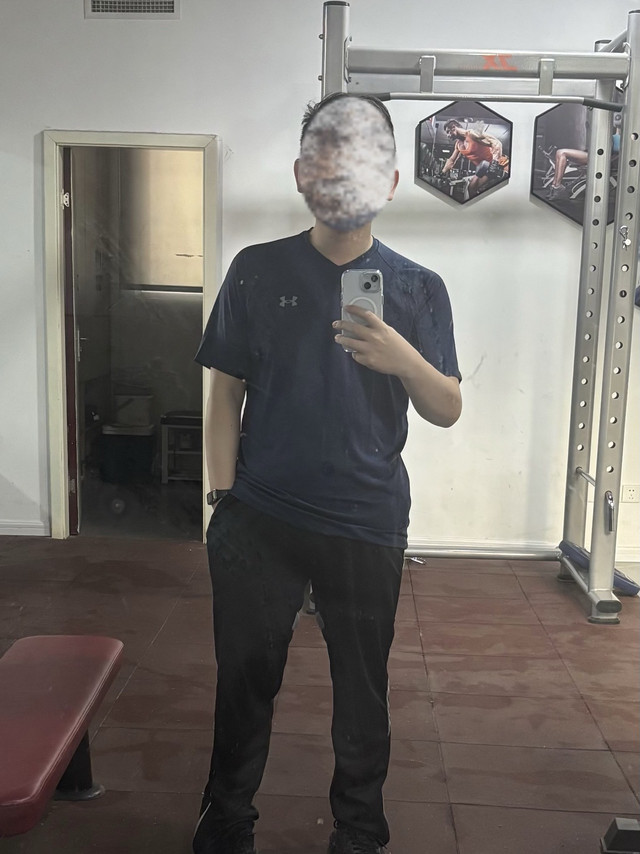 透气吸汗运动衣还是喜欢安德玛，简约舒适还好看