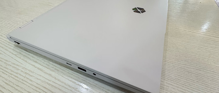 万元RTX5070Ti游戏本：机械革命耀世16 Ultra，还给配水冷接口！