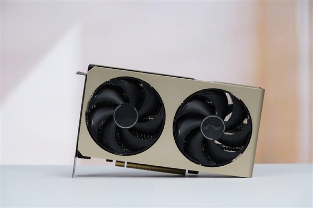 精致香槟金!微星RTX 5060 Ti 16GB硬派师显卡图赏