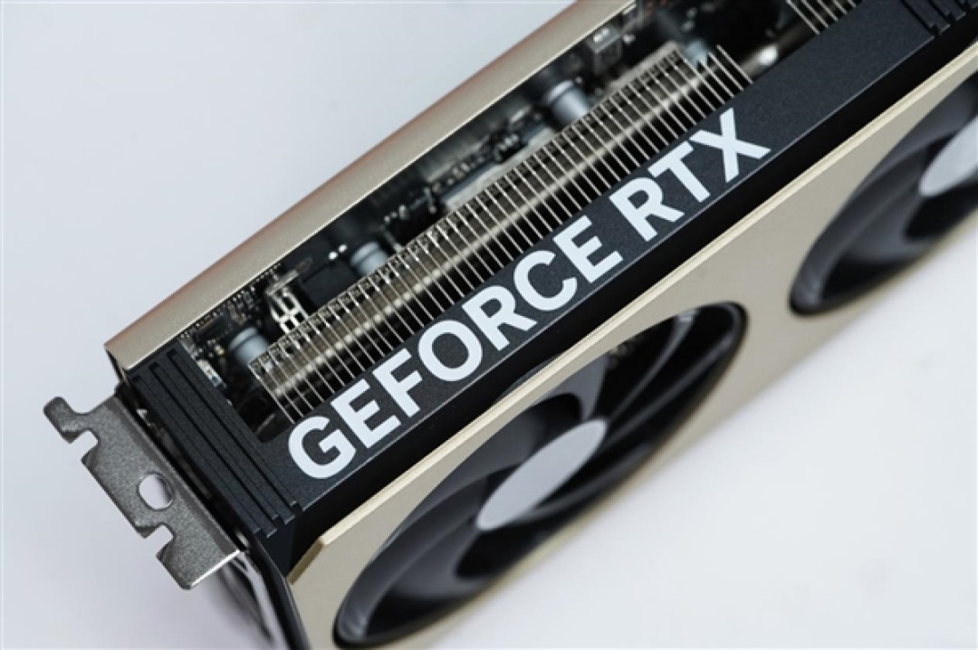 精致香槟金!微星RTX 5060 Ti 16GB硬派师显卡图赏