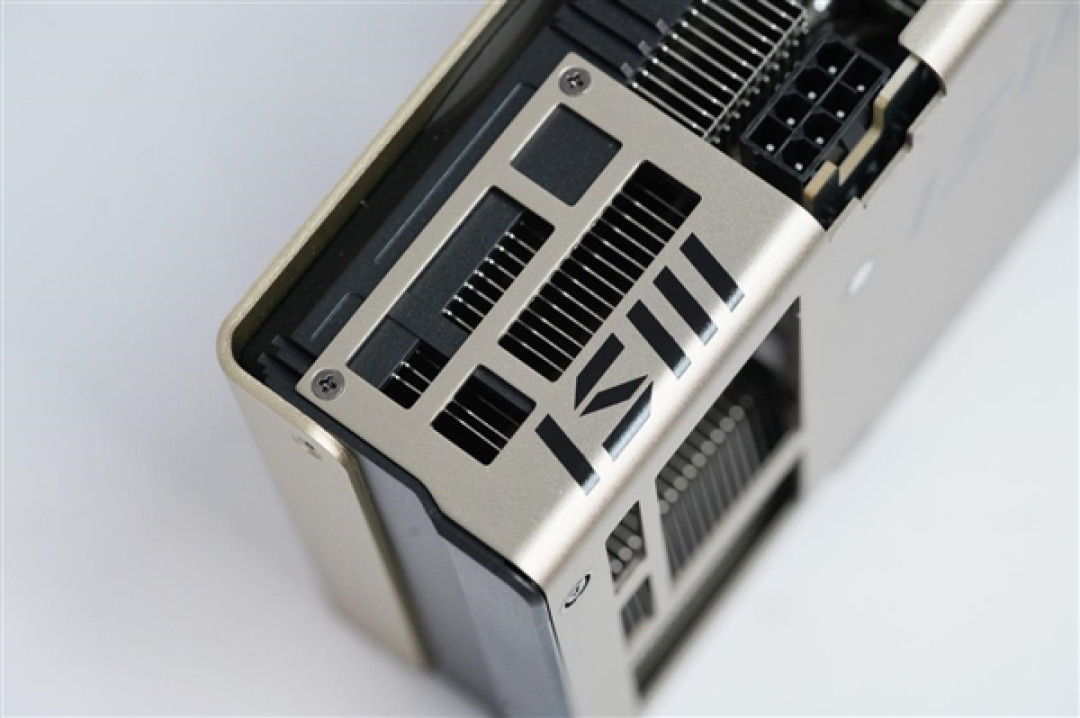 精致香槟金!微星RTX 5060 Ti 16GB硬派师显卡图赏