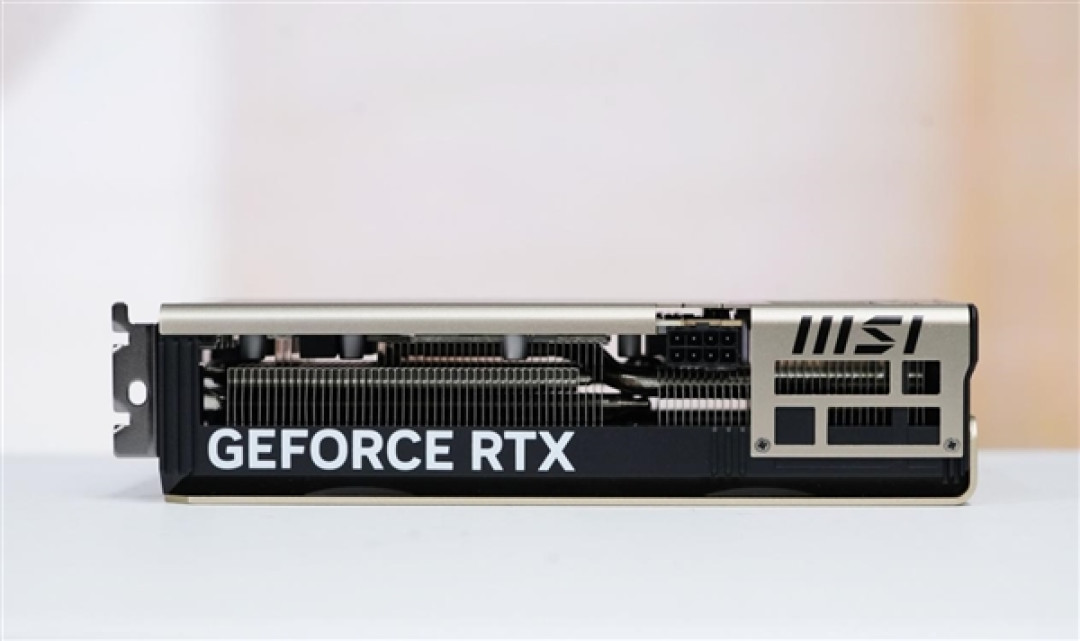 精致香槟金!微星RTX 5060 Ti 16GB硬派师显卡图赏