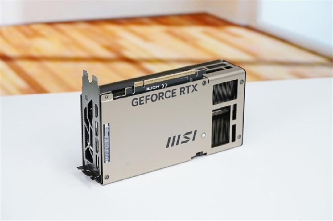 精致香槟金!微星RTX 5060 Ti 16GB硬派师显卡图赏