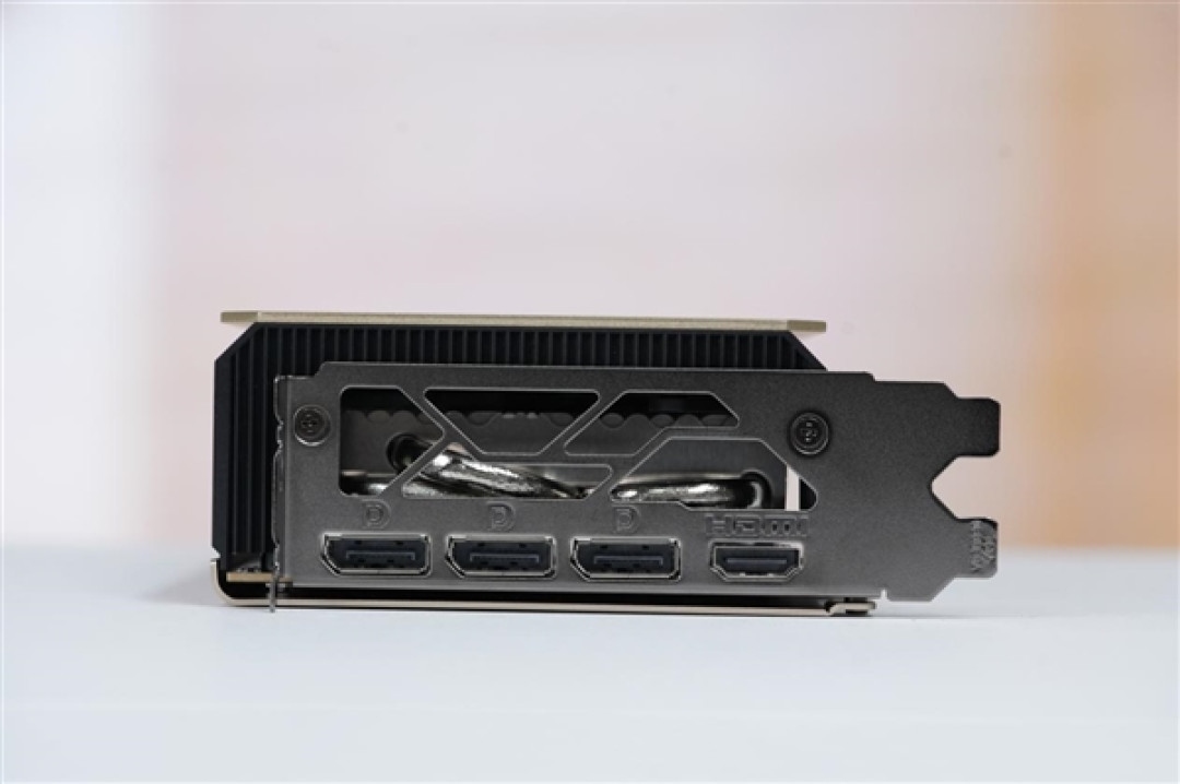 精致香槟金!微星RTX 5060 Ti 16GB硬派师显卡图赏