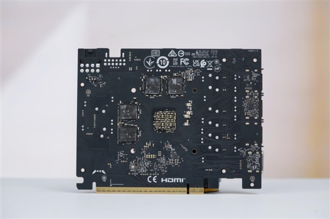 精致香槟金!微星RTX 5060 Ti 16GB硬派师显卡图赏