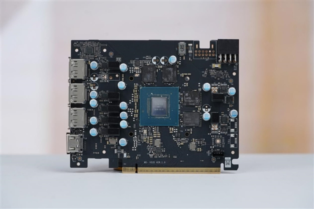 精致香槟金!微星RTX 5060 Ti 16GB硬派师显卡图赏