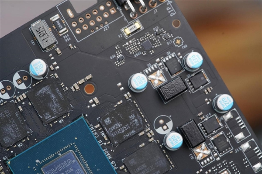 精致香槟金!微星RTX 5060 Ti 16GB硬派师显卡图赏
