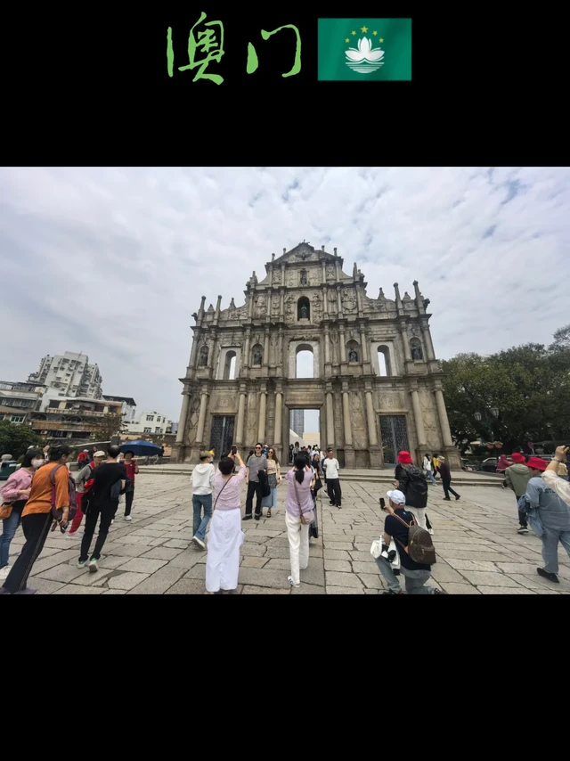 香港﹣澳门
在奥菜免税享用特色早餐后，逛PDF 免税商场，在这里自由活动约1小时。店铺主营国际品牌珠宝、名包、名表、品牌香水等，每月都有不同的国际名牌推出超级优惠活动，游客自由选购超级优惠活动的所有精