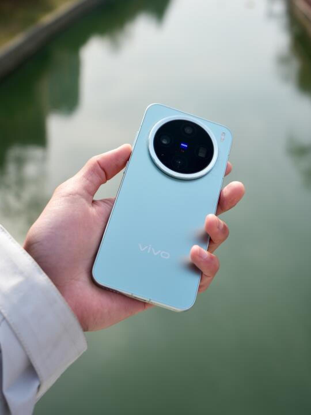 小屏党狂喜！vivo X200 Pro Mini实测：天玑9400+蔡司三摄，续航竟超24小时？