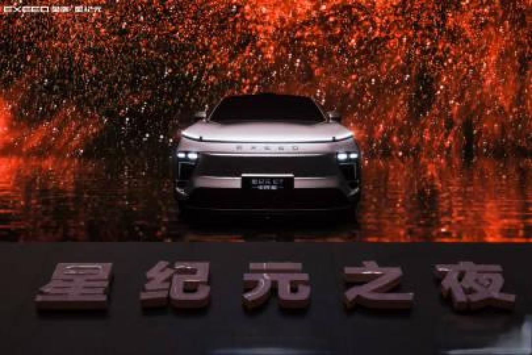 18万级中大型新能源SUV对决:星纪元ET续航1500km+空悬智驾,值不值?